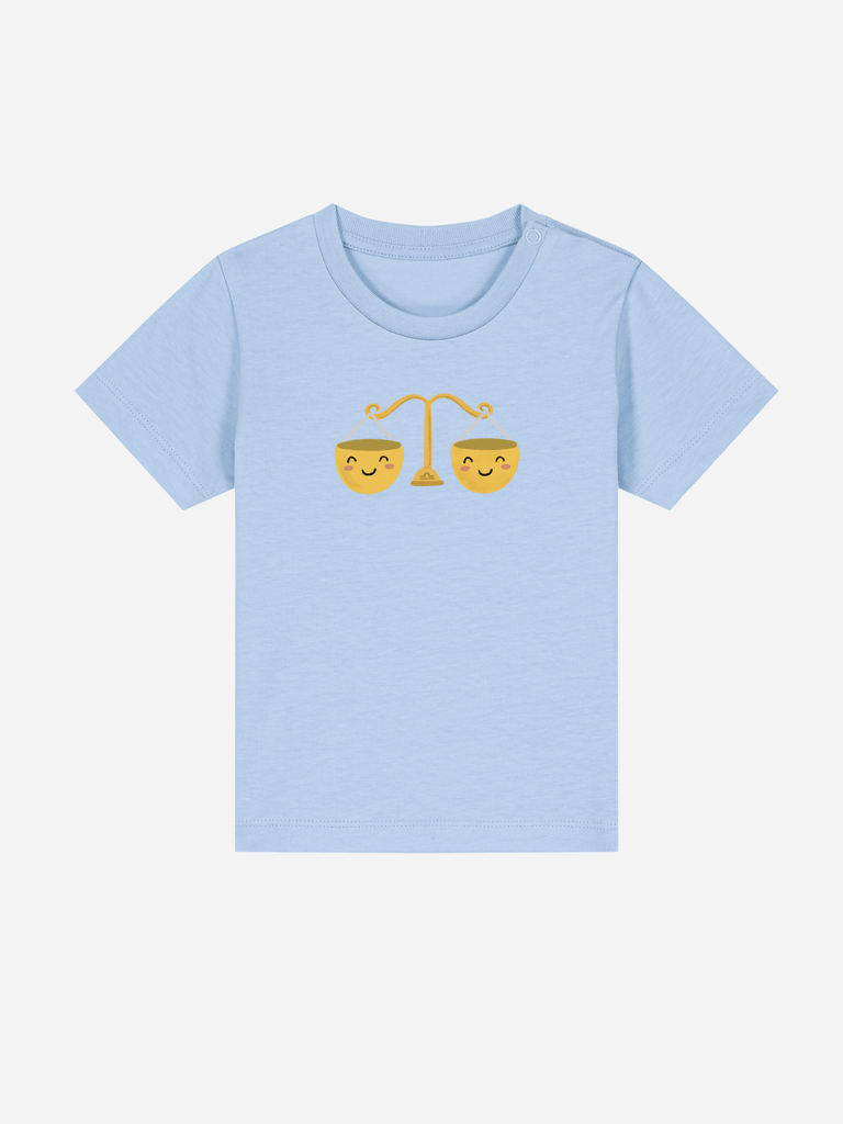 Bio-Kleinkind T-Shirt 'Sternzeichen Waage' - personalisierbar Farbe: Hellblau Vorderansicht