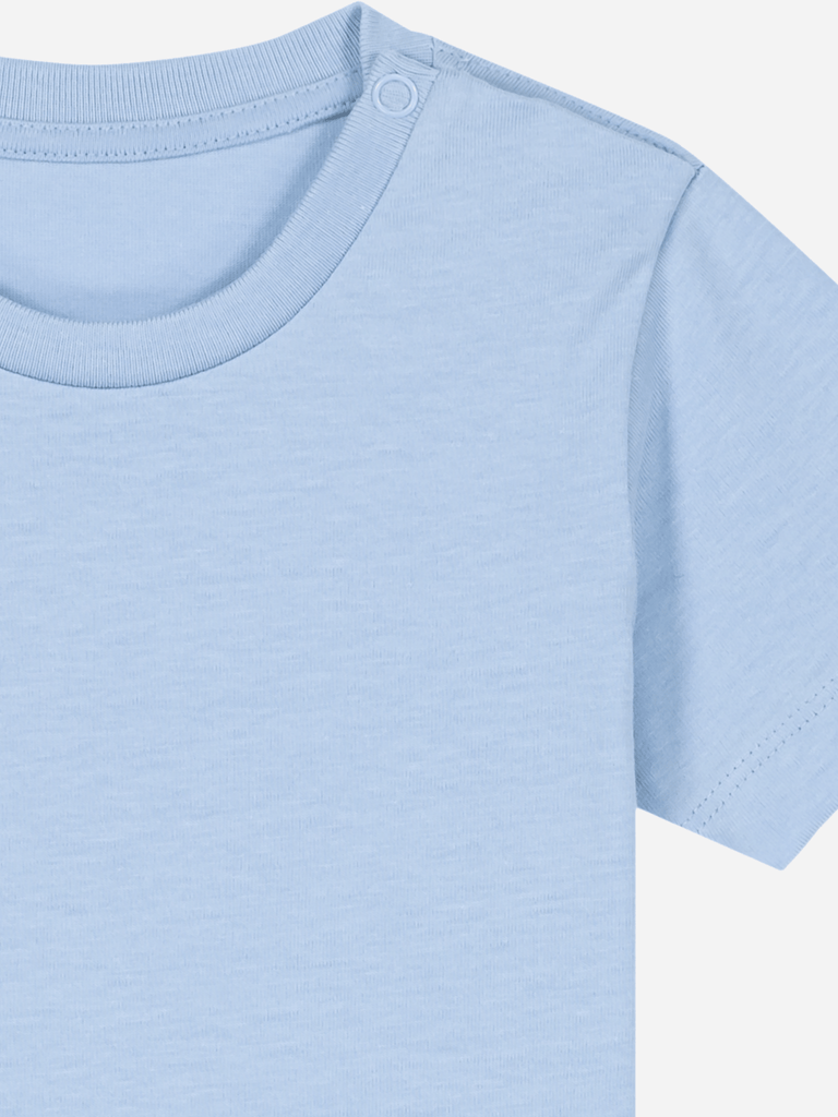 Helles, personalisierbares Bio-T-Shirt für Babys (0–3 J.) in Blau, ideal für sonnige Tage.