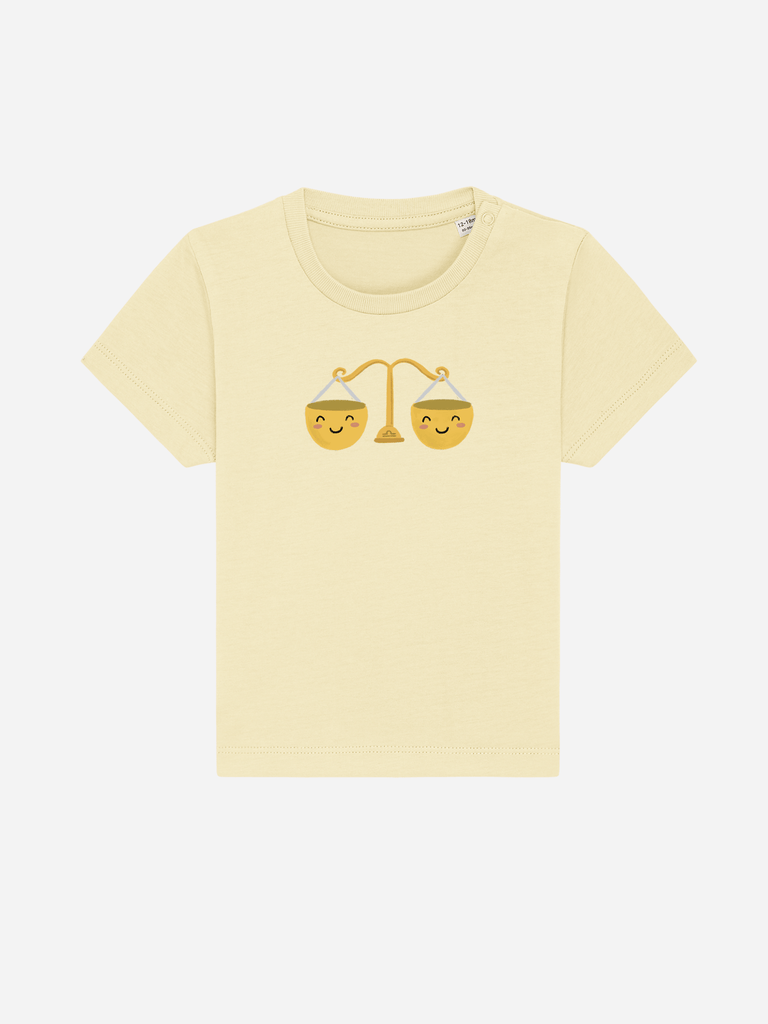 Bio-Kleinkind T-Shirt 'Sternzeichen Waage' - personalisierbar Farbe: Gelb Vorderansicht