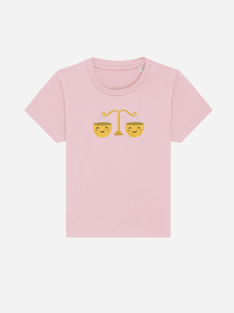 Bio-Kleinkind T-Shirt 'Sternzeichen Waage' - personalisierbar Farbe: Rosa Vorderansicht