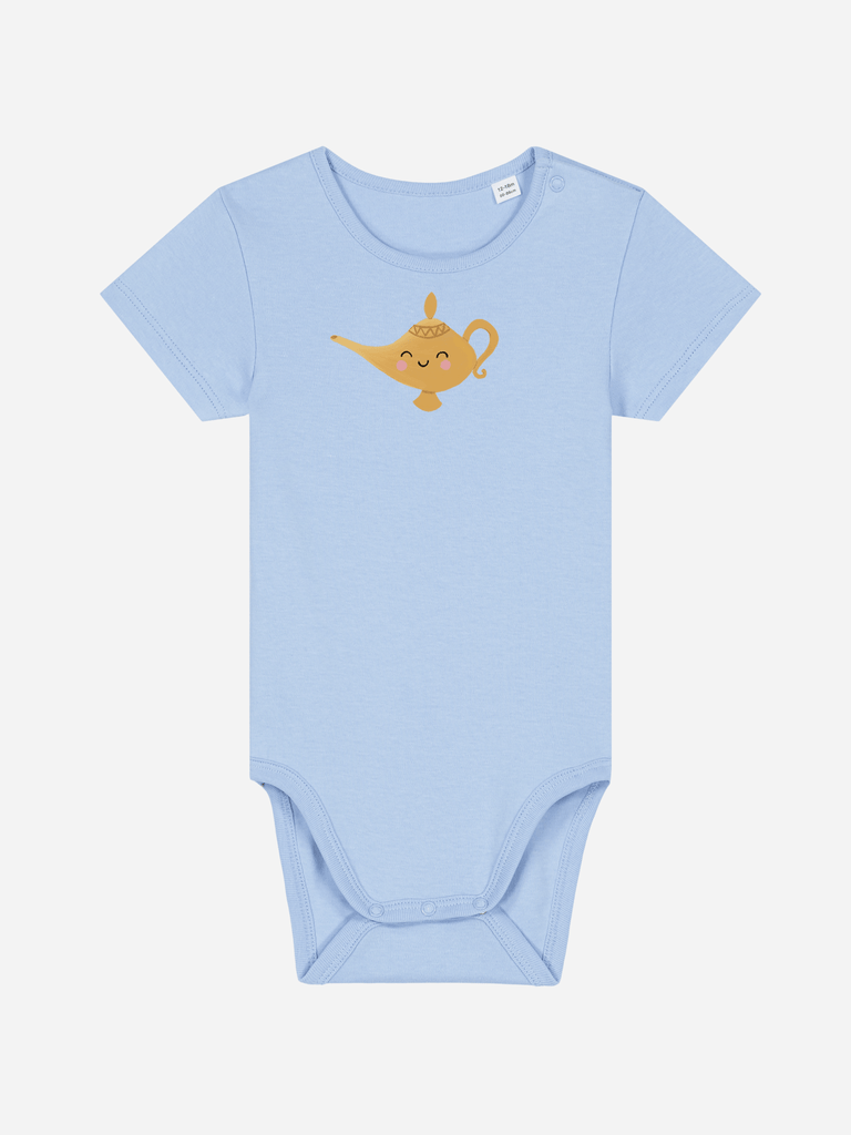 Personalisierter blauer Baby-Body mit einer magischen Wunderlampe als Motiv, ideal zur Geburt.