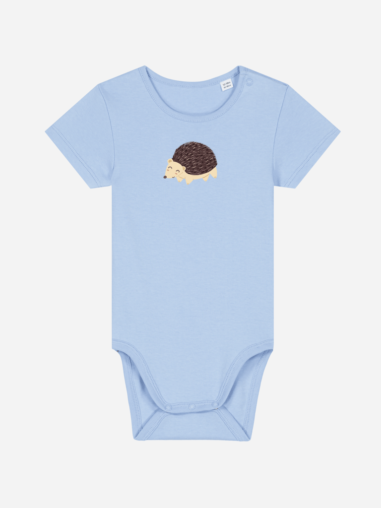 Personalisierter Baby-Body in Hellblau mit Igel-Motiv, ideal als Geschenk zur Geburt.