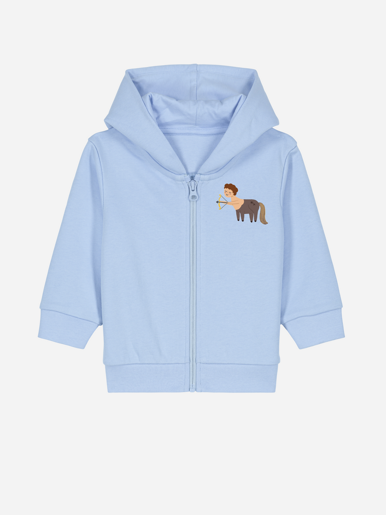 Babygeschenk zum 1. Geburtstag: Personalisierbare Bio-Sweatjacke (0–3 J.) 'Sternzeichen Schütze', Frontansicht in Hellblau