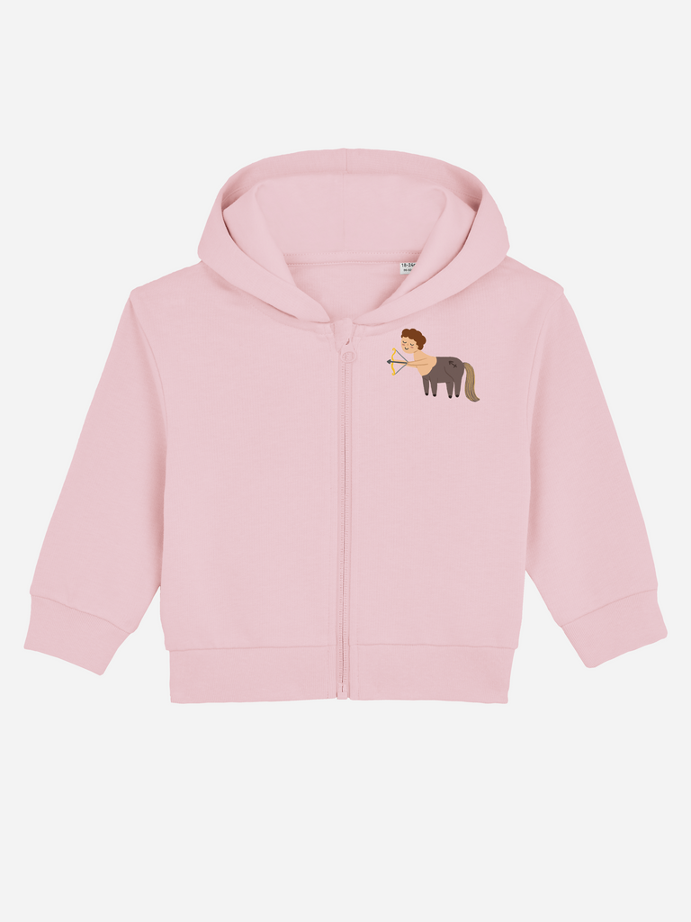 Babygeschenk zum 1. Geburtstag: Personalisierbare Bio-Sweatjacke (0–3 J.) 'Sternzeichen Schütze', Frontansicht in Rosa