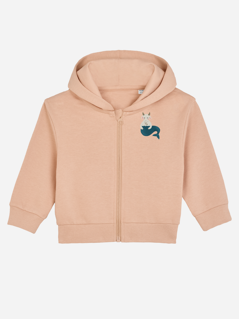 Kuscheliges Geschenk zum 1. Geburtstag: Personalisierbare Bio-Sweatjacke (0–3 J.) 'Sternzeichen Steinbock', Frontansicht in Orange