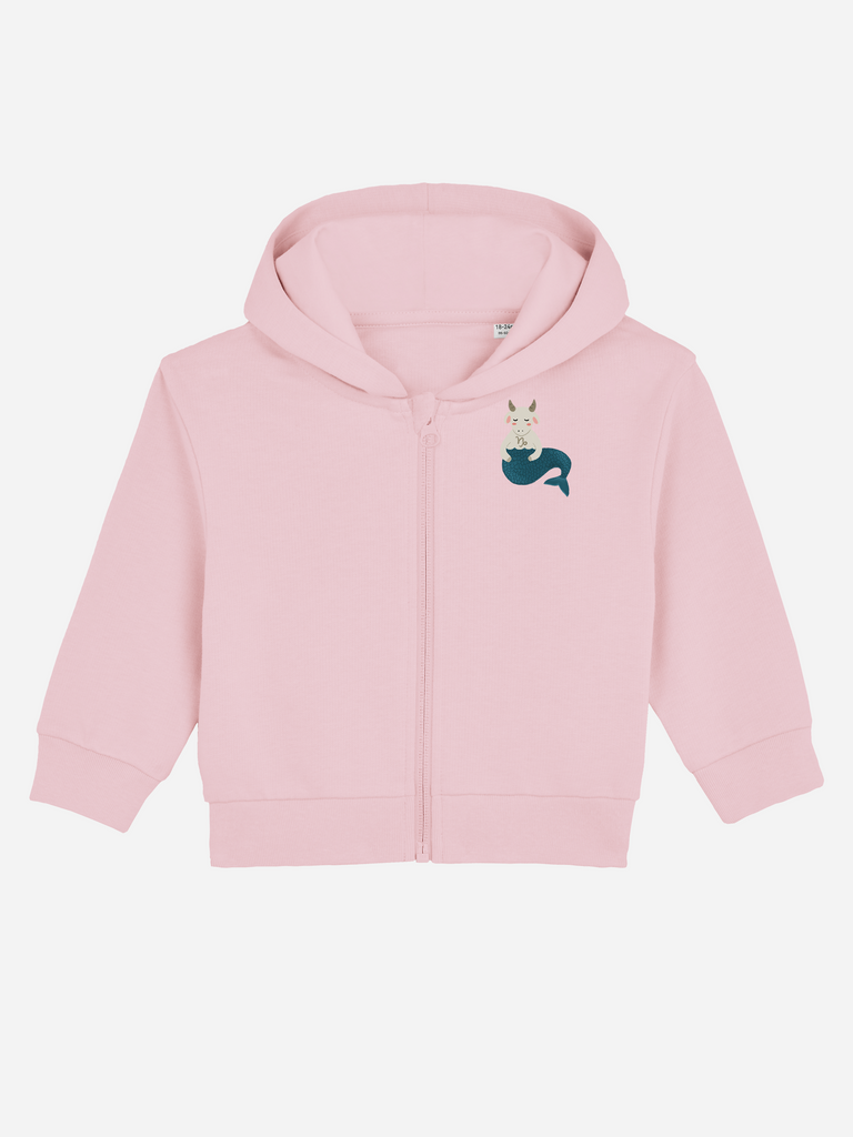 Kuscheliges Geschenk zum 1. Geburtstag: Personalisierbare Bio-Sweatjacke (0–3 J.) 'Sternzeichen Steinbock', Frontansicht in Rosa