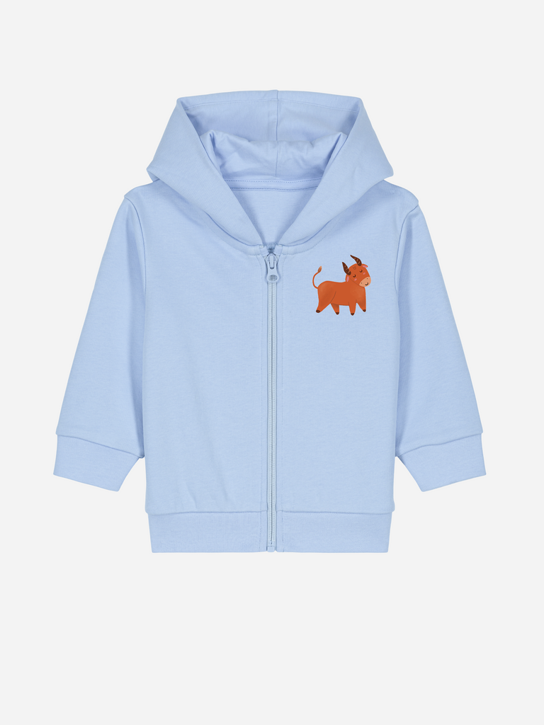 Beliebtes Geschenk zum 1. Geburtstag: Personalisierbare Bio-Sweatjacke (0–3 J.) 'Sternzeichen Stier', Frontansicht in Hellblau