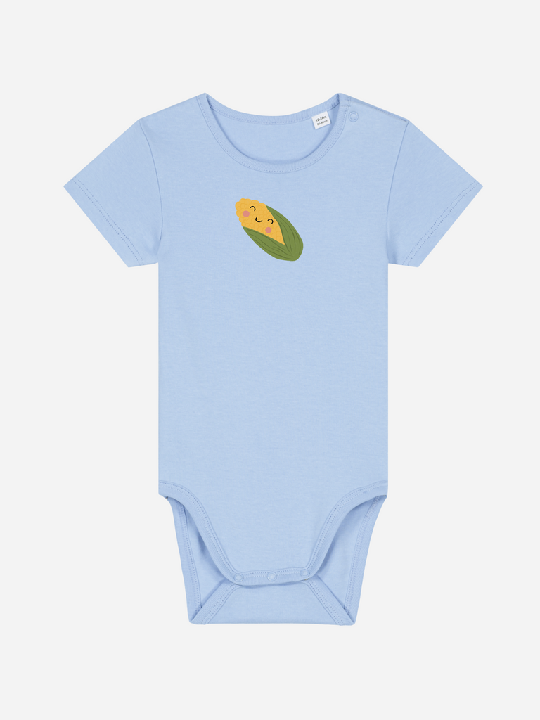 Persönliches Babygeschenk für Mädchen oder Jungen: Personalisierter Baby-Body (0–2 J.) 'Mais', Frontansicht in Hellblau
