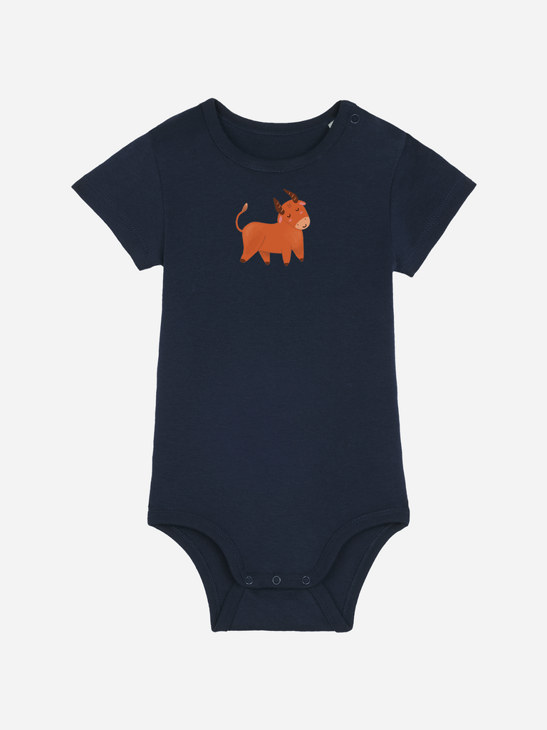 Außergewöhnliches Sternzeichengeschenk: Personalisierter Baby-Body (0–2 J.) 'Sternzeichen Stier', Frontansicht in Dunkelblau