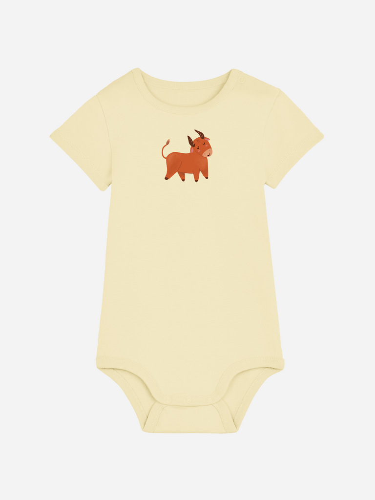 Außergewöhnliches Sternzeichengeschenk: Personalisierter Baby-Body (0–2 J.) 'Sternzeichen Stier', Frontansicht in Gelb