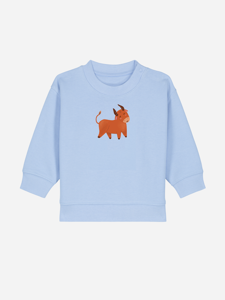 Persönliches Geschenk zum 2. Geburtstag: Personalisierbarer Bio-Pullover (0–3 J.) 'Sternzeichen Stier', Frontansicht in Hellblau