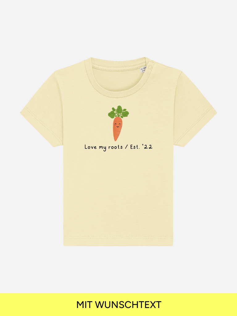 Kreatives Geschenk zum Beikoststart:  Ein personalisiertes T-Shirt mit knackigem Karotten-Motiv von Liebe & Geschenke.