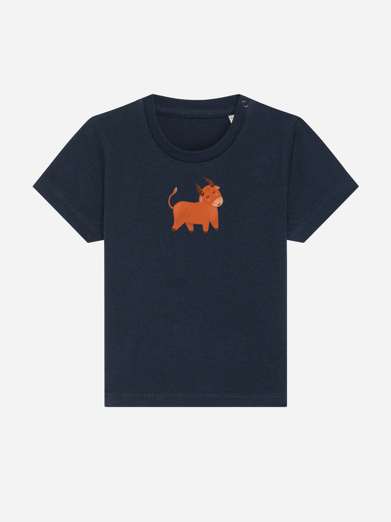 Sinnvolles Geschenk zum 3. Geburtstag: Personalisierbares Bio-T-Shirt (0–3 J.) 'Sternzeichen Stier', Frontansicht in Dunkelblau